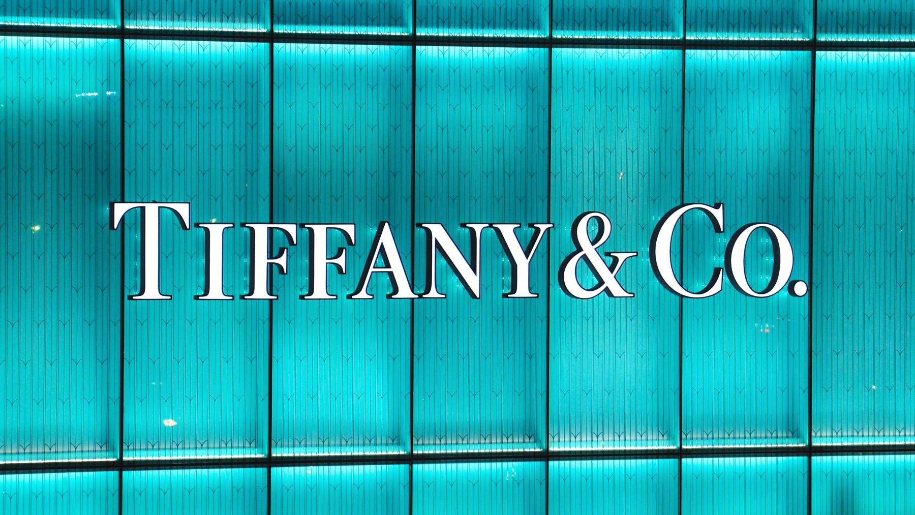 How Tiffany & Co. monopolized a shade of blue | CNN