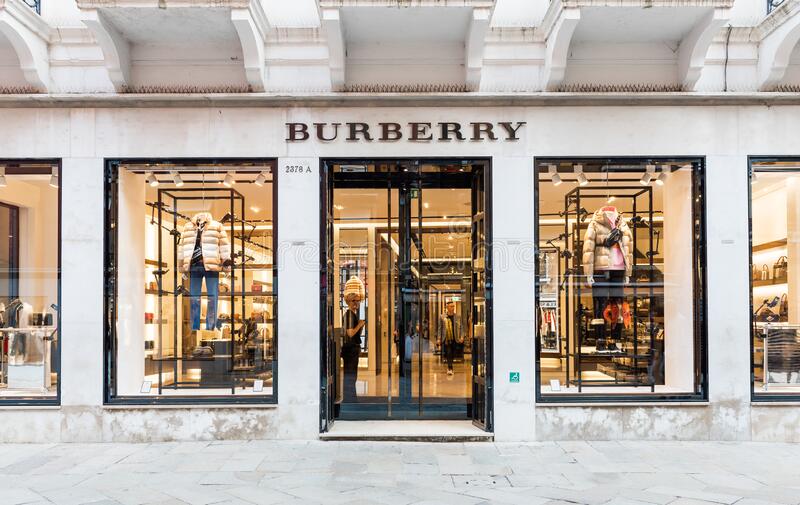 Burberry – History, Success Factors and Marketing Strategies