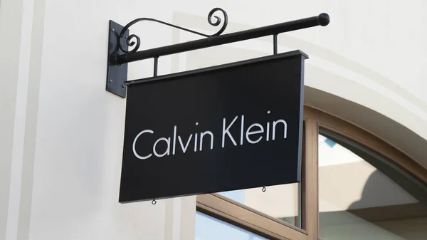 Marketing Strategies and Marketing Mix of Calvin Klien