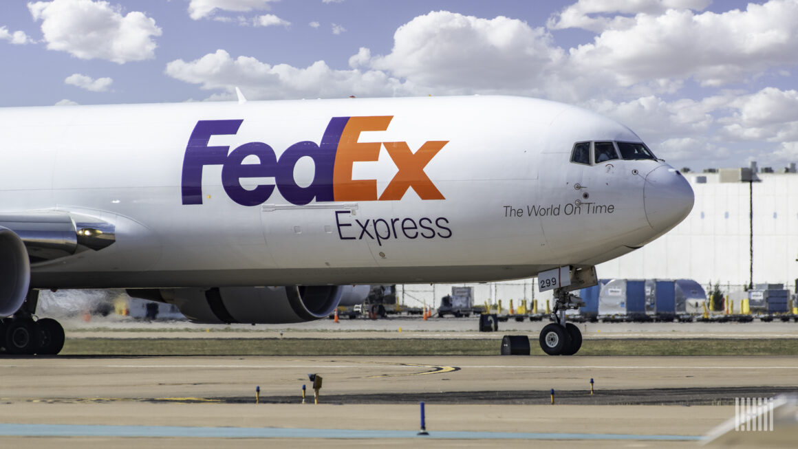 Marketing Mix and Marketing Mix of FedEx