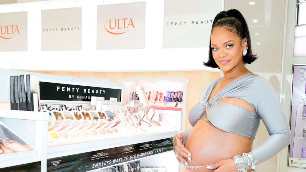 Rihanna's posing for Fenty Beauty at Ulta Beauty launch