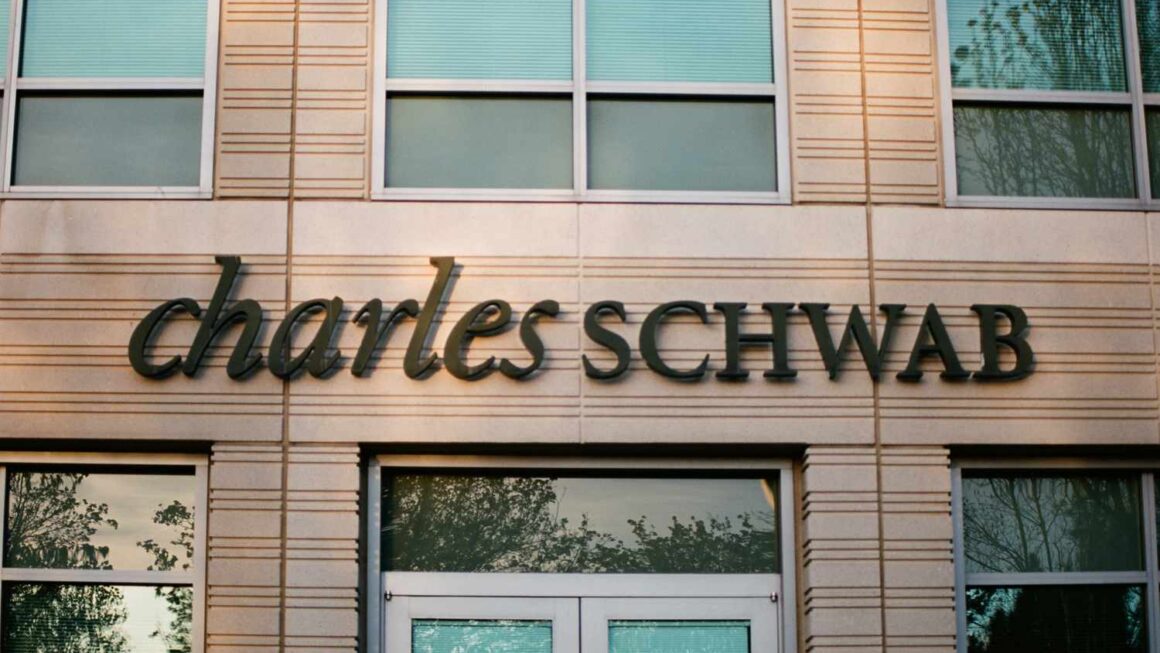 Top Charles Schwab Competitors and Alternatives