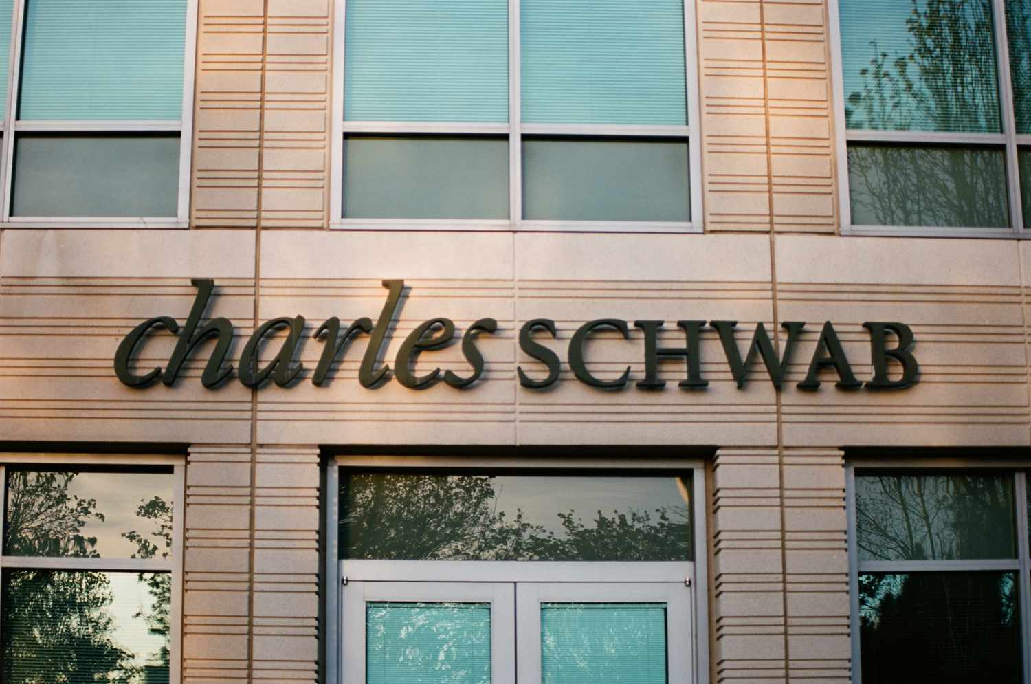 Charles Schwab Competitors