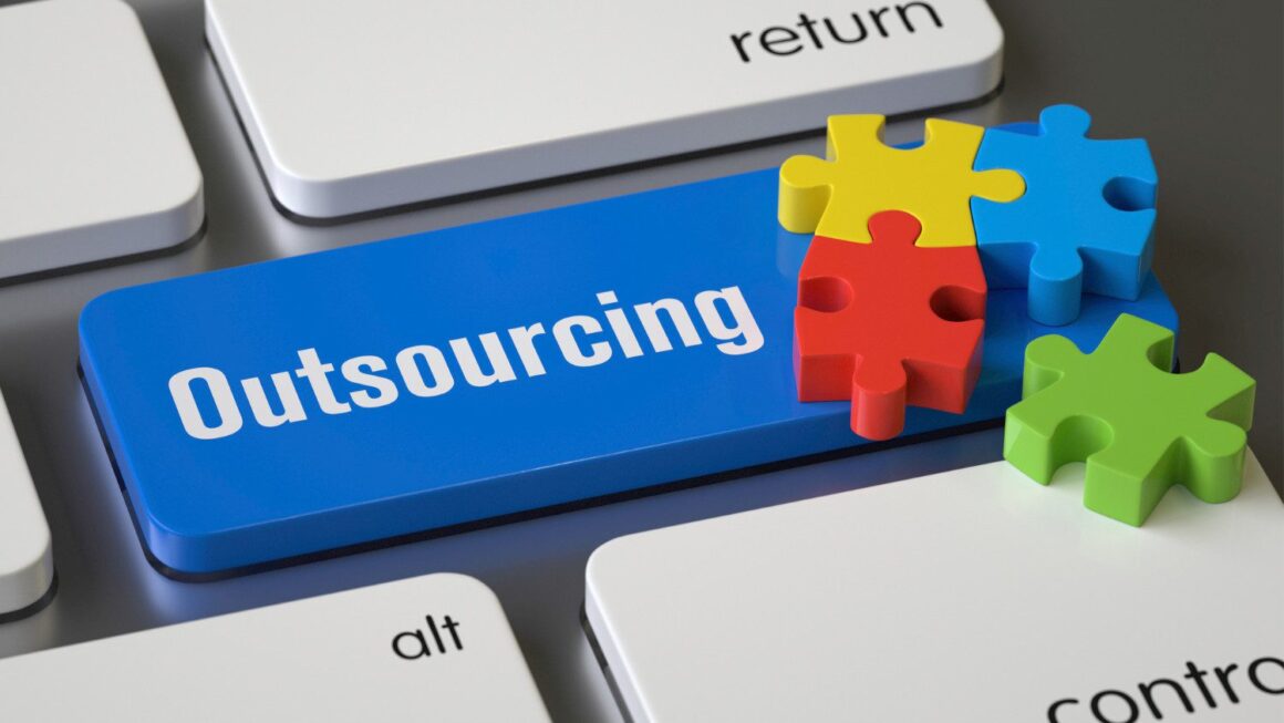 How to Outsource Effectively (and Why It Matters for Growth)