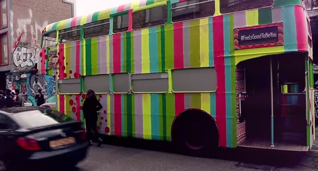 Knitted 'Number 7Up' bus toured London in #FeelsGoodToBeYou campaign