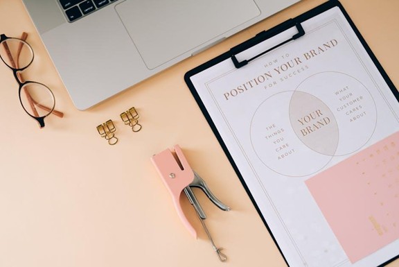 Great Domain Names Strengthen Brand Identity 