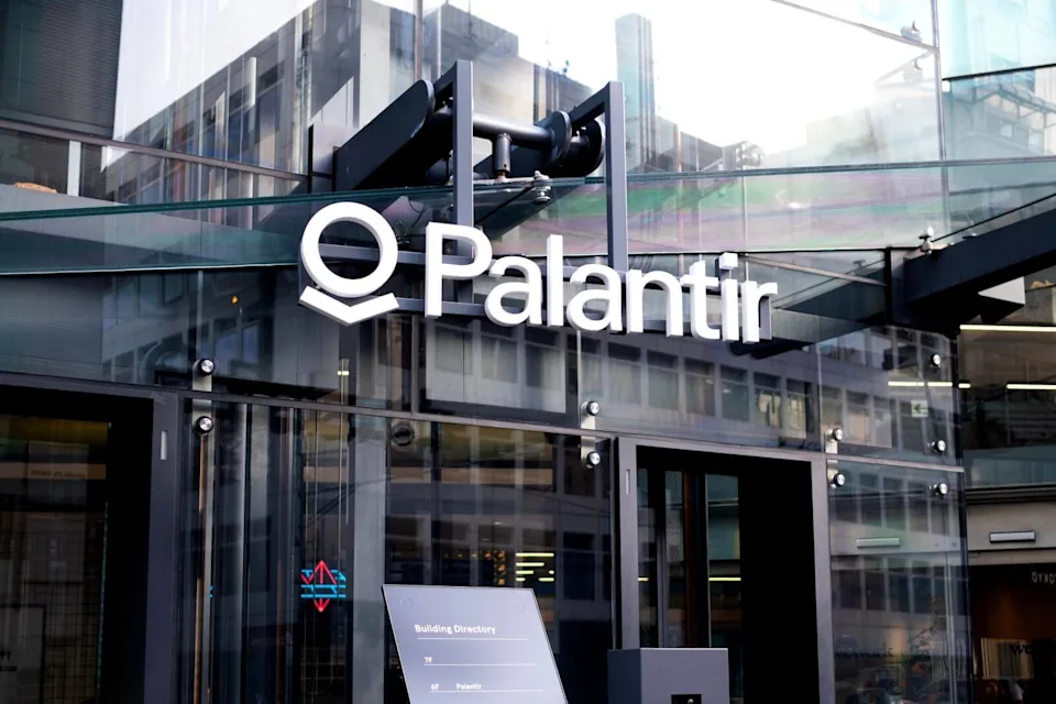 Palantir Competitors: 17 AI & Data Analytics Rivals Ranked