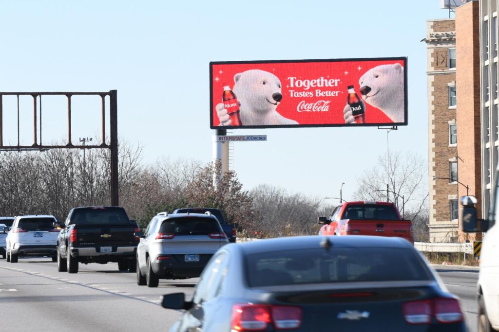 Coca-Cola Billboard amplifying polar bears