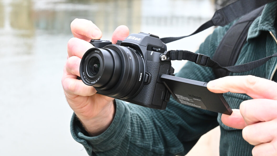 Canon vs Nikon: Which Camera Brand Wins?